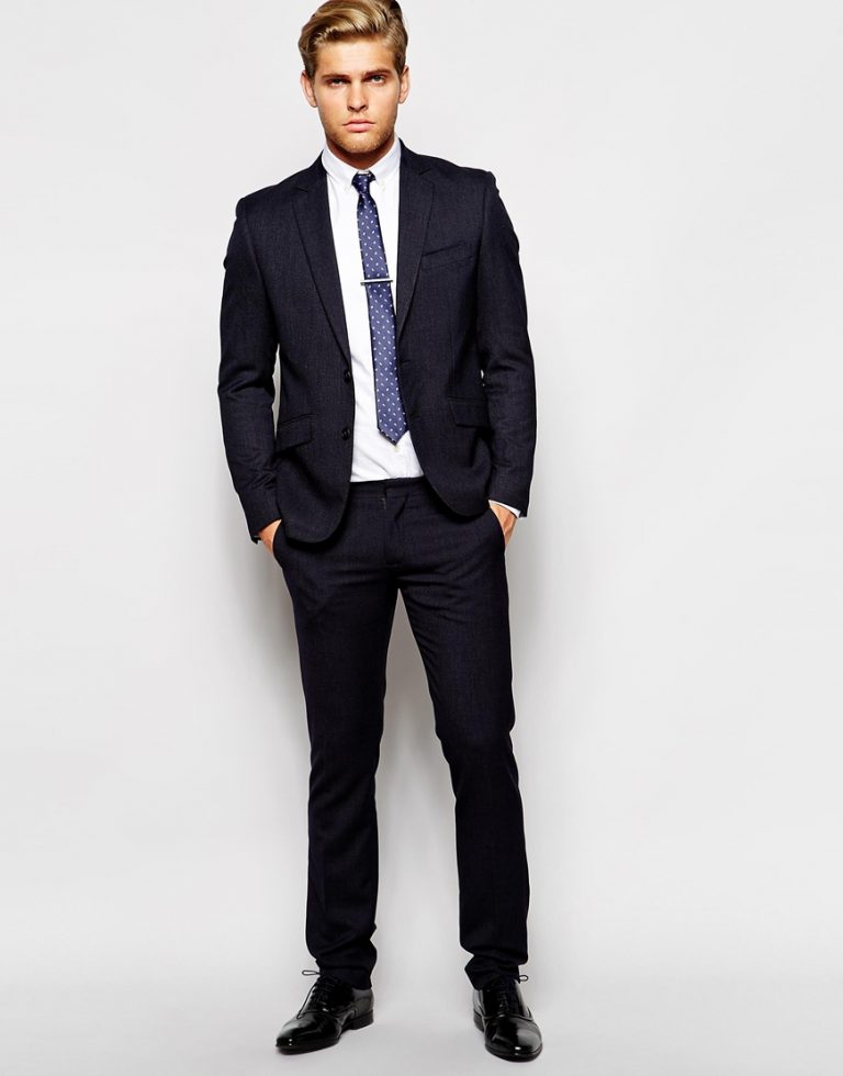 Pantalon costume slim, il me colle à la peau