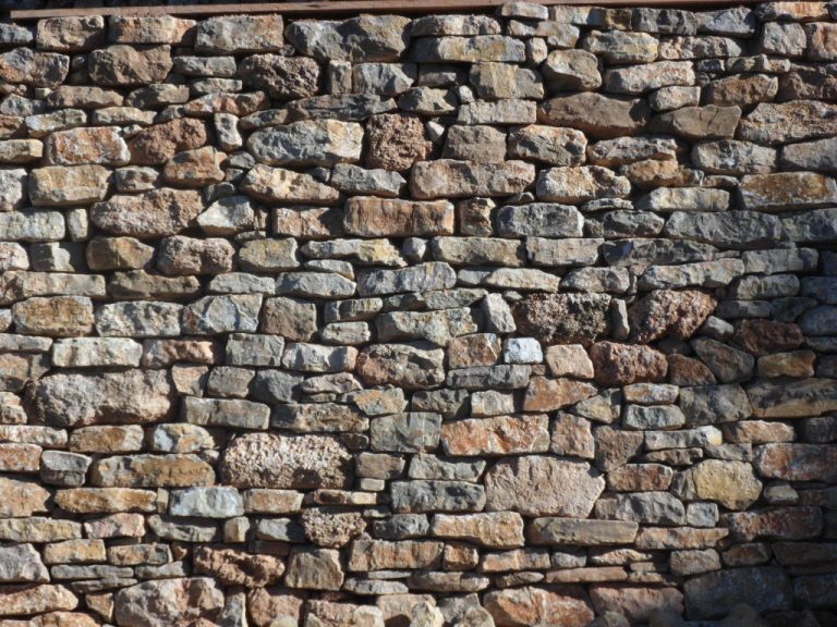 Mur en pierre : comment le réaliser-soi même ?