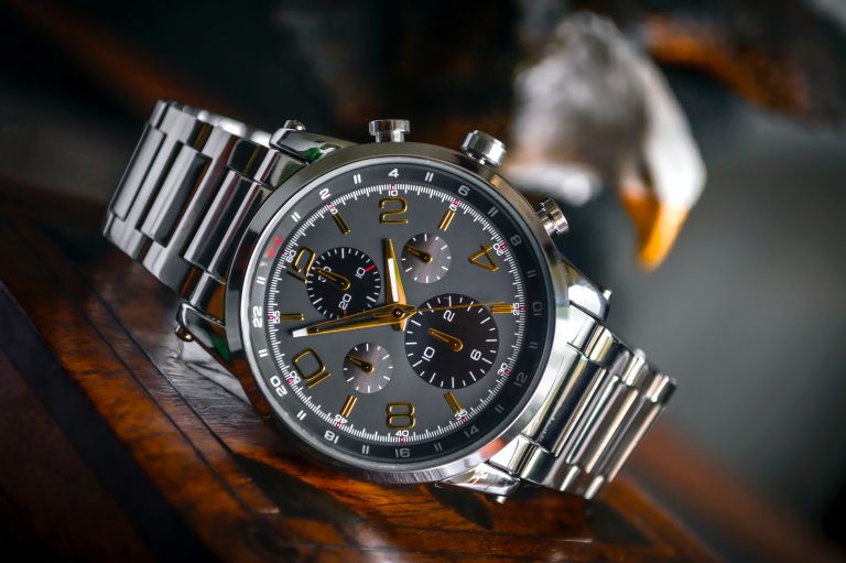 Montre lip homme, elle donne l&rsquo;heure et bien plus encore