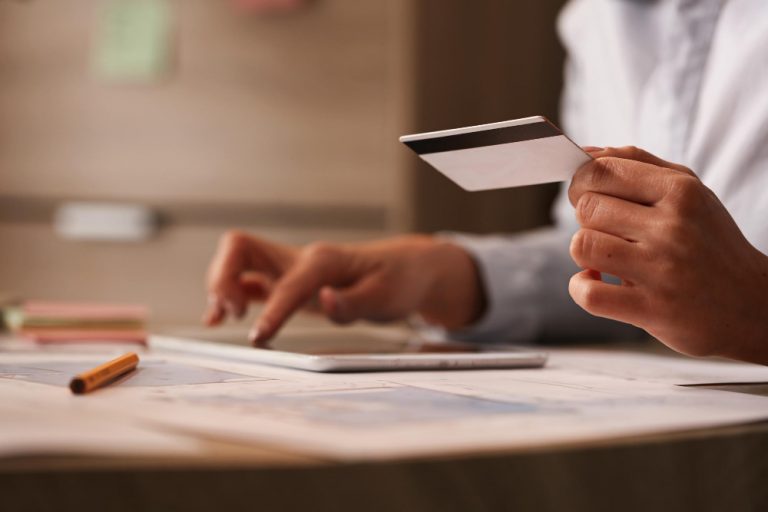 Faut-il choisir une banque en ligne pour ouvrir un compte bancaire ?