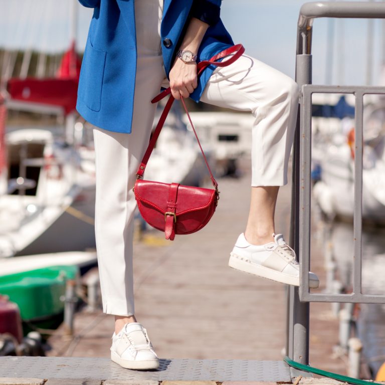 Pourquoi doit-on enlever ses chaussures sur un bateau ?
